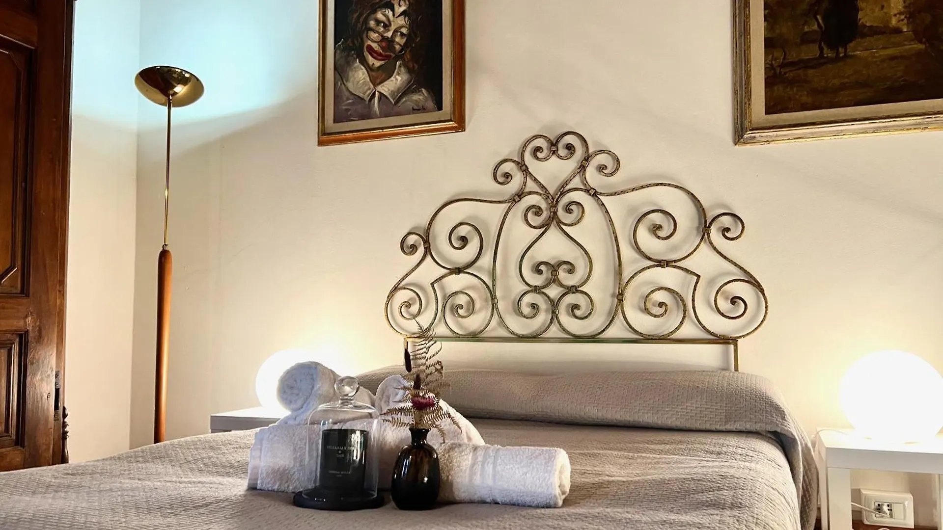 Typical Apartment In The Historic Centre Firenze Italia